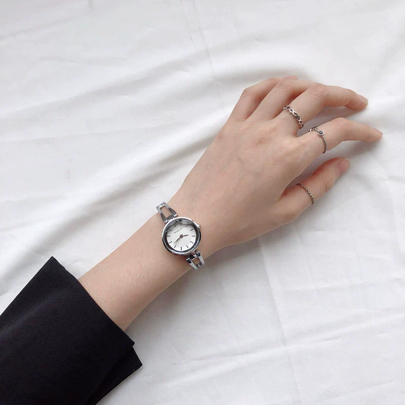 Allmatch Elegant Retro Metal Quartz Bracelet Watch For Female With Round Dial And Stainless Steel Strap - Image 2