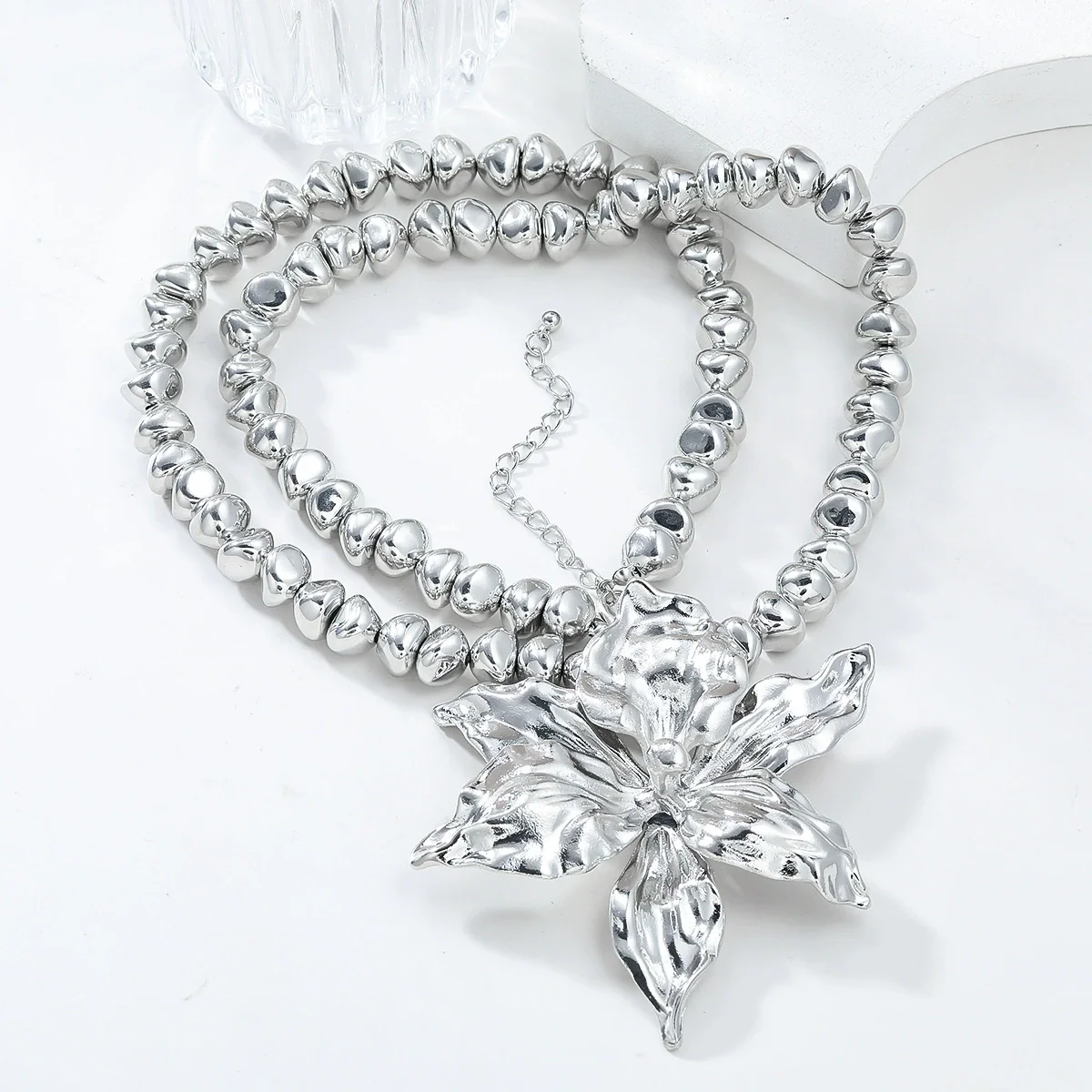 Alloy Beads Chain Flower Pendant Geometric Ladies Necklace - Image 3