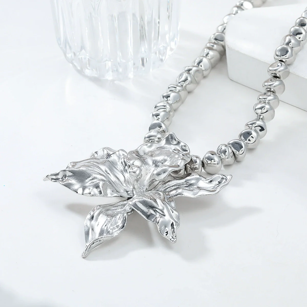 Alloy Beads Chain Flower Pendant Geometric Ladies Necklace - Image 4