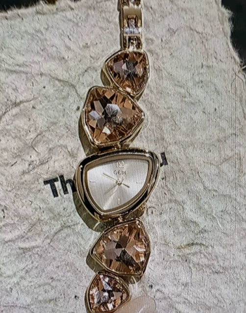Alloy Bracelet Watch Irregular Crystal Strap Light Luxury Fashion Design - Image 14