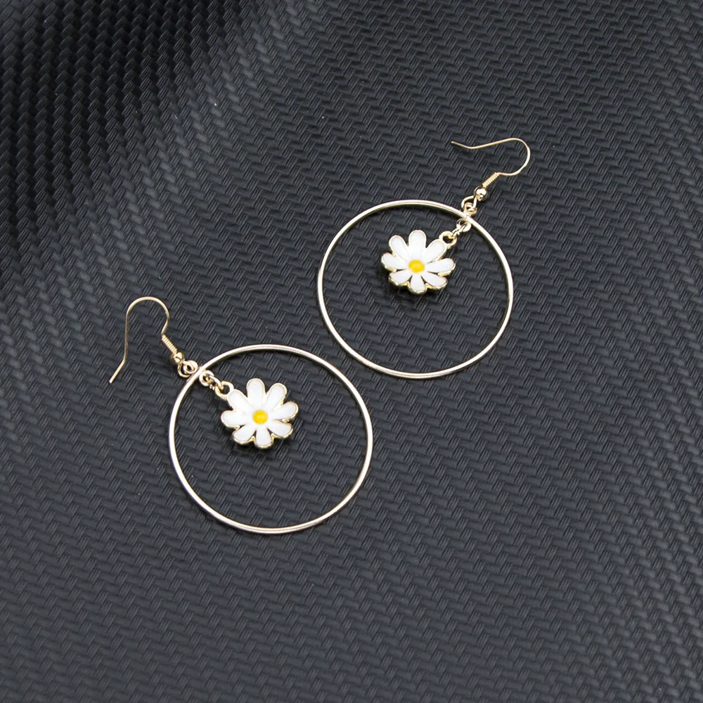 Alloy Daisy Heart Dripping Oil Earrings - Image 4
