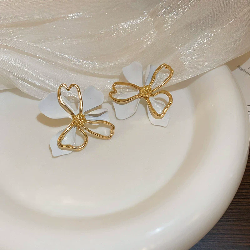 Alloy Doublelayer Cut Out Flower Geometric Style Electroplated Women's Earrings - Image 7