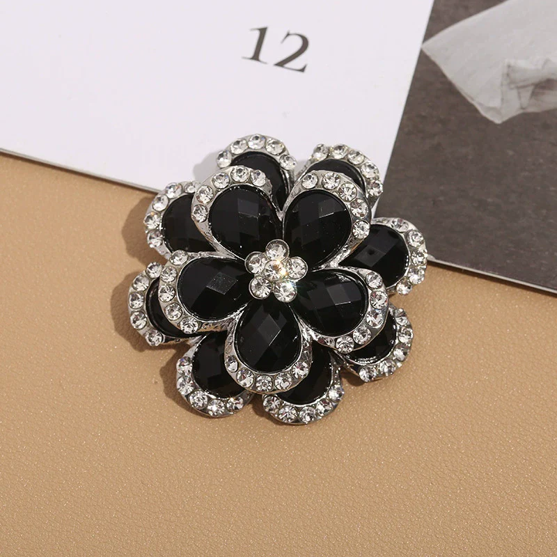 Alloy Flower Brooch Electroplated Clothing Accessories - Image 2