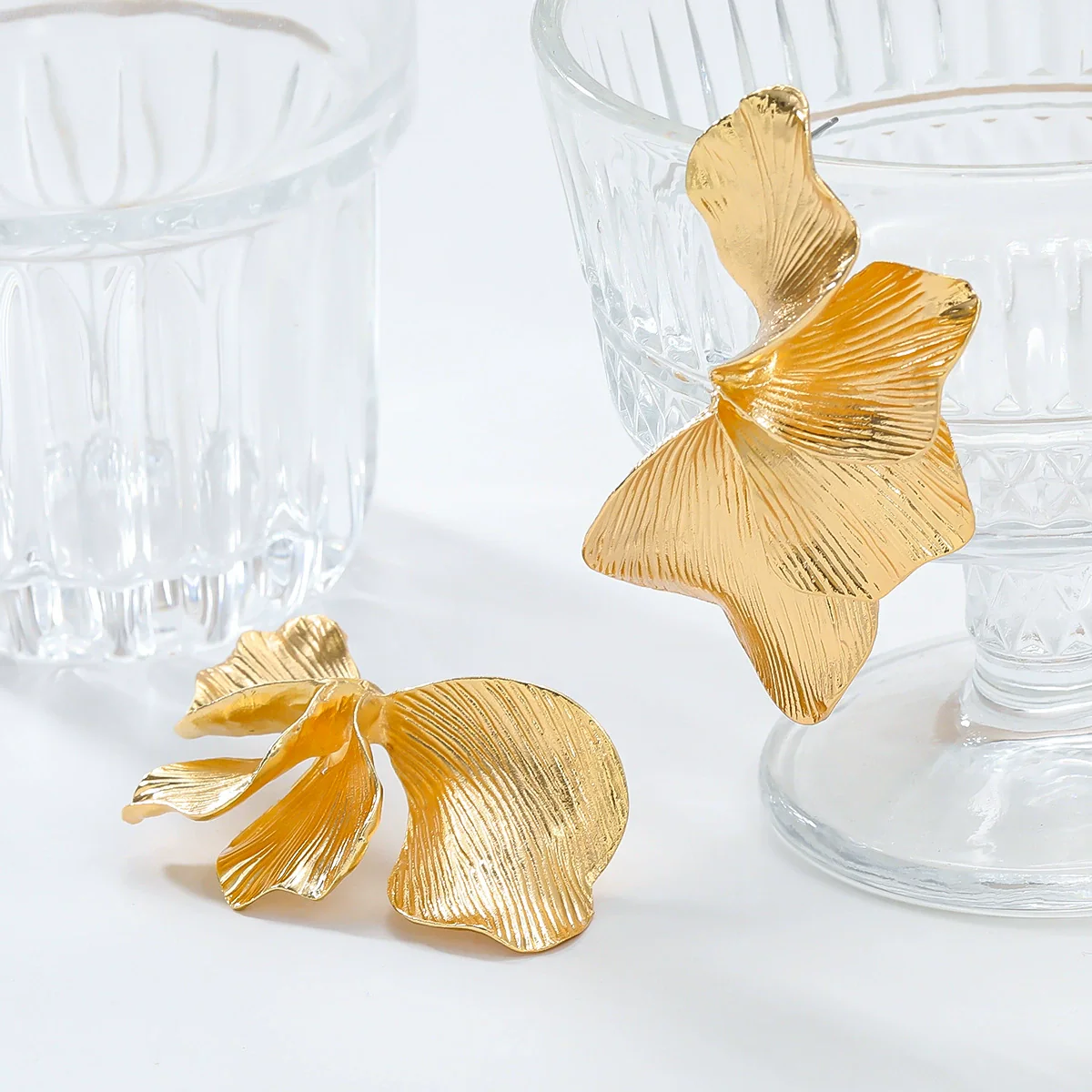 Alloy Flower Earrings For Women Electroplated Trendy Style - Image 4