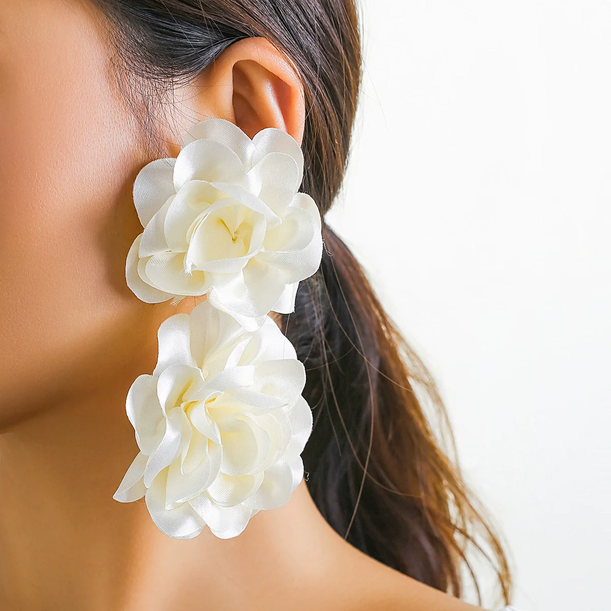Alloy Flower Earrings With Electroplating Treatment For Women - Image 3