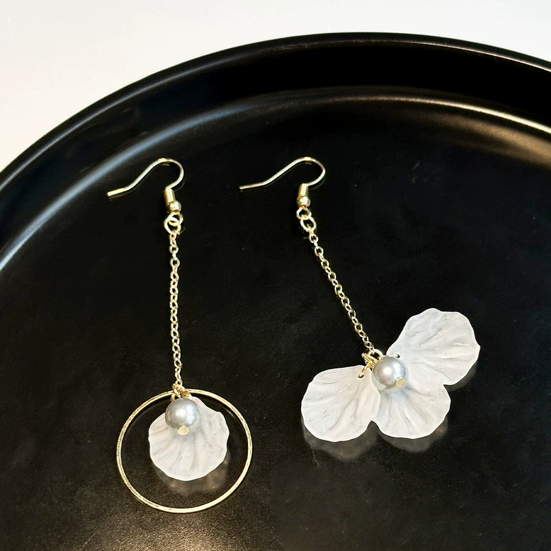 Alloy Flower Petal Beads Asymmetric Light Luxury Women's Earrings With Electroplating - Image 4