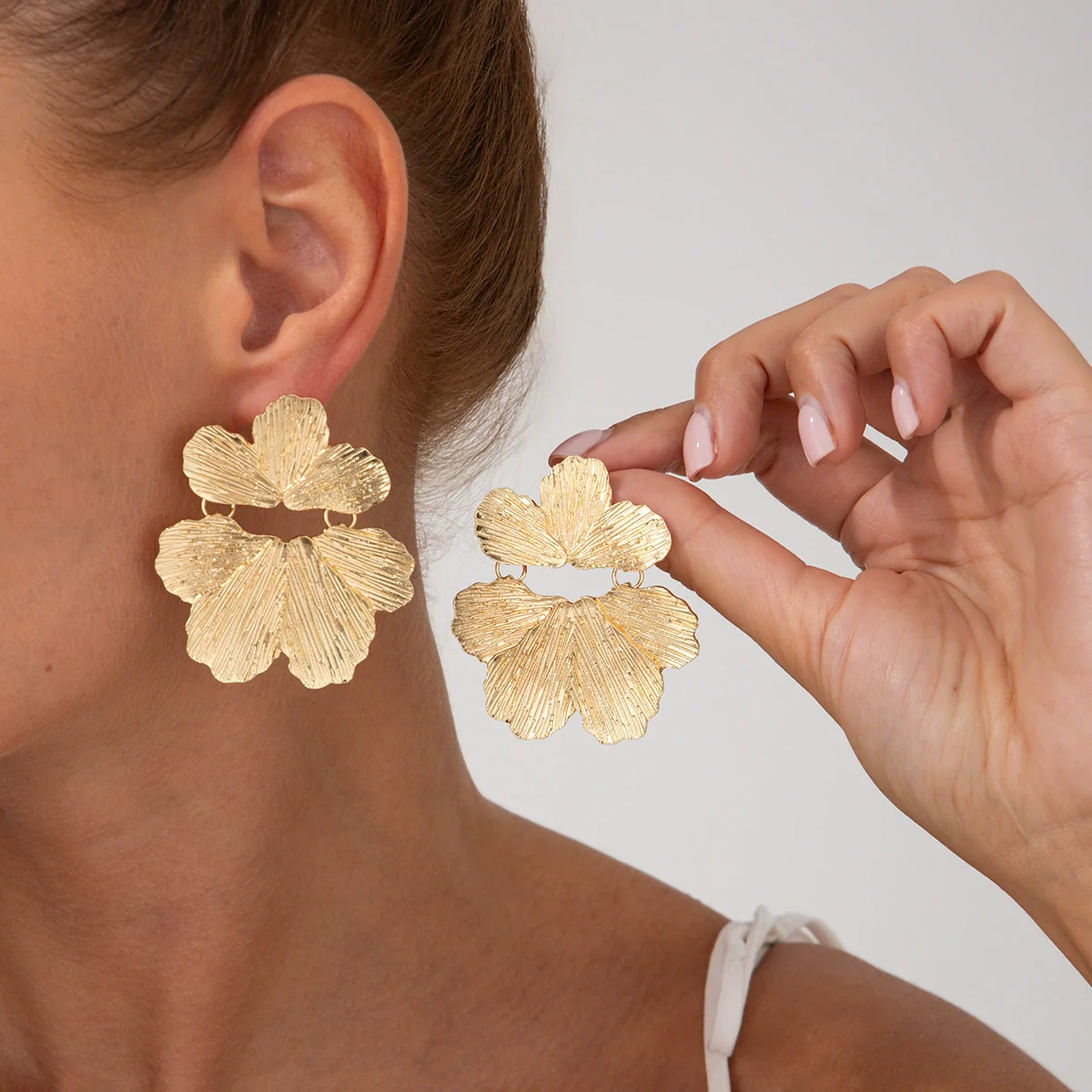 Alloy Flower Pleated Electroplated Women's Earrings - Image 5