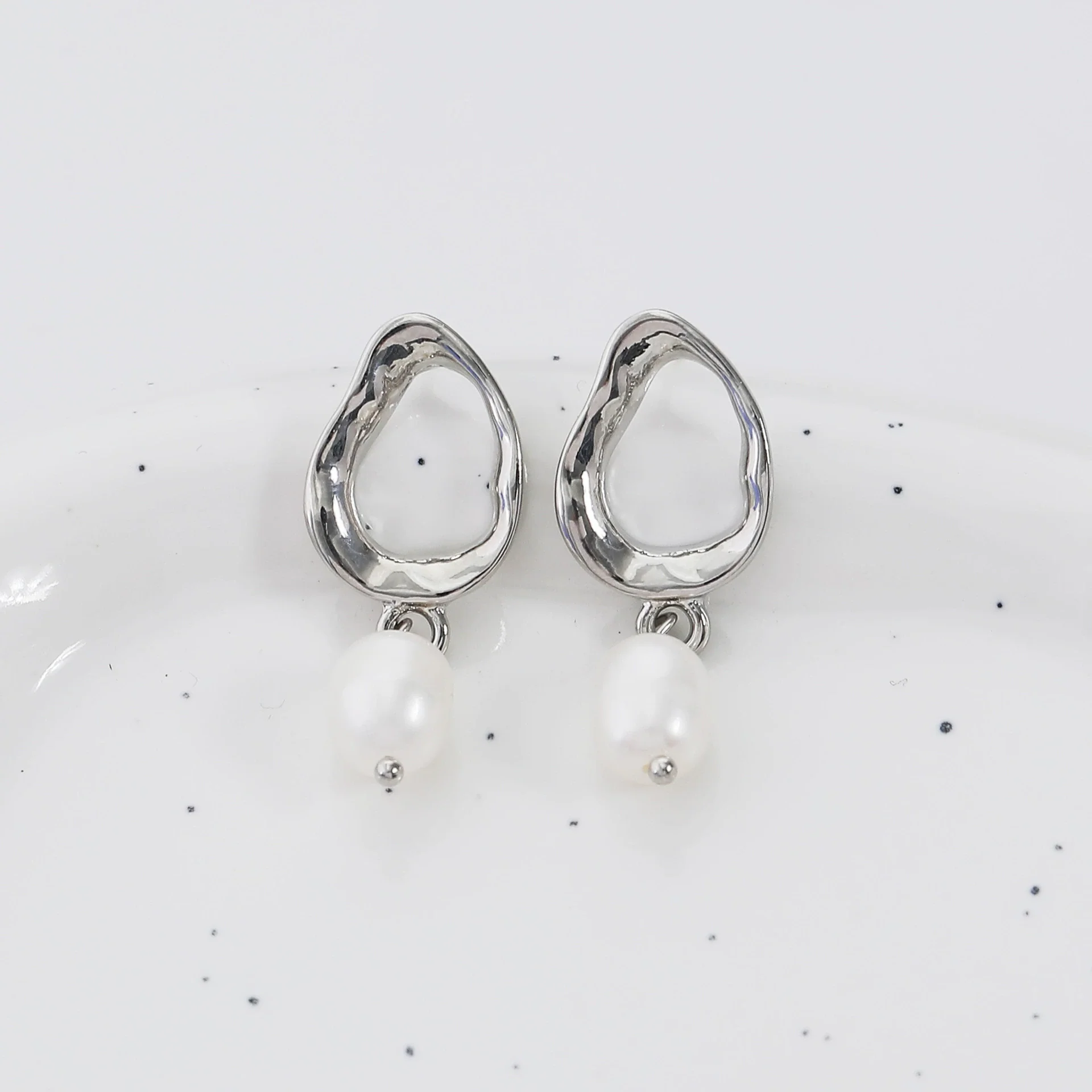 Alloy Geometric Freshwater Pearl Electroplating Ear Needle Earrings - Image 8