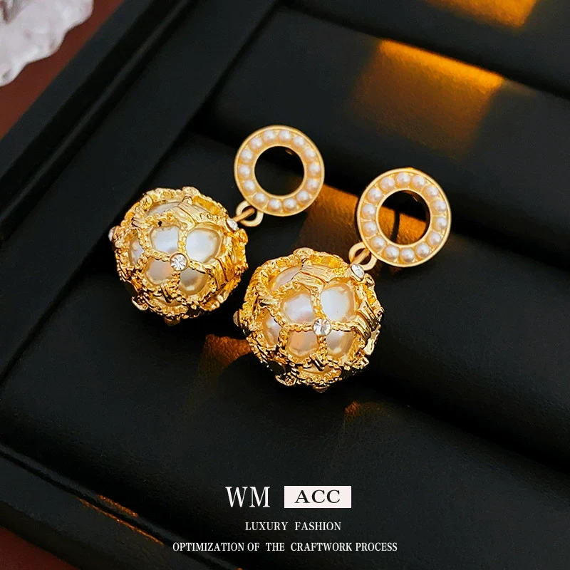 Alloy Geometric Hollow Round Pearl Earrings Electroplated Light Luxury High Sense Women's Factory Wholesale - Image 3