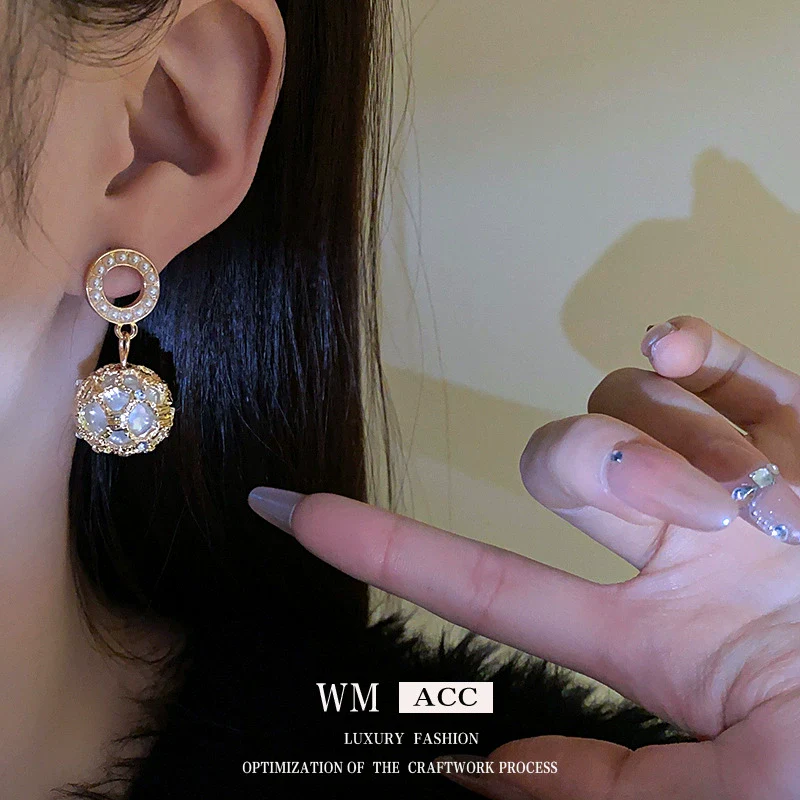 Alloy Geometric Hollow Round Pearl Earrings Electroplated Light Luxury High Sense Women's Factory Wholesale - Image 4