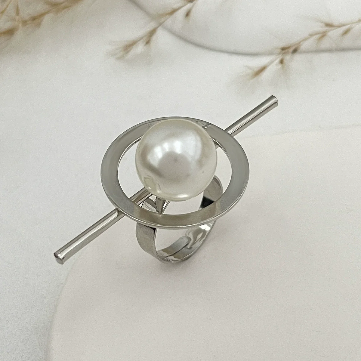 Alloy Geometric Hollow Women's Ring With Flower Pattern And Electroplating Treatment - Image 8