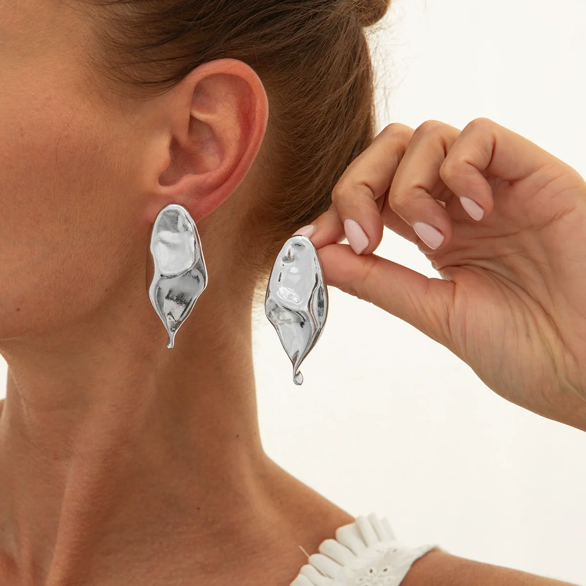 Alloy Geometric Irregular Hollow Electroplated Women's Earrings - Image 11