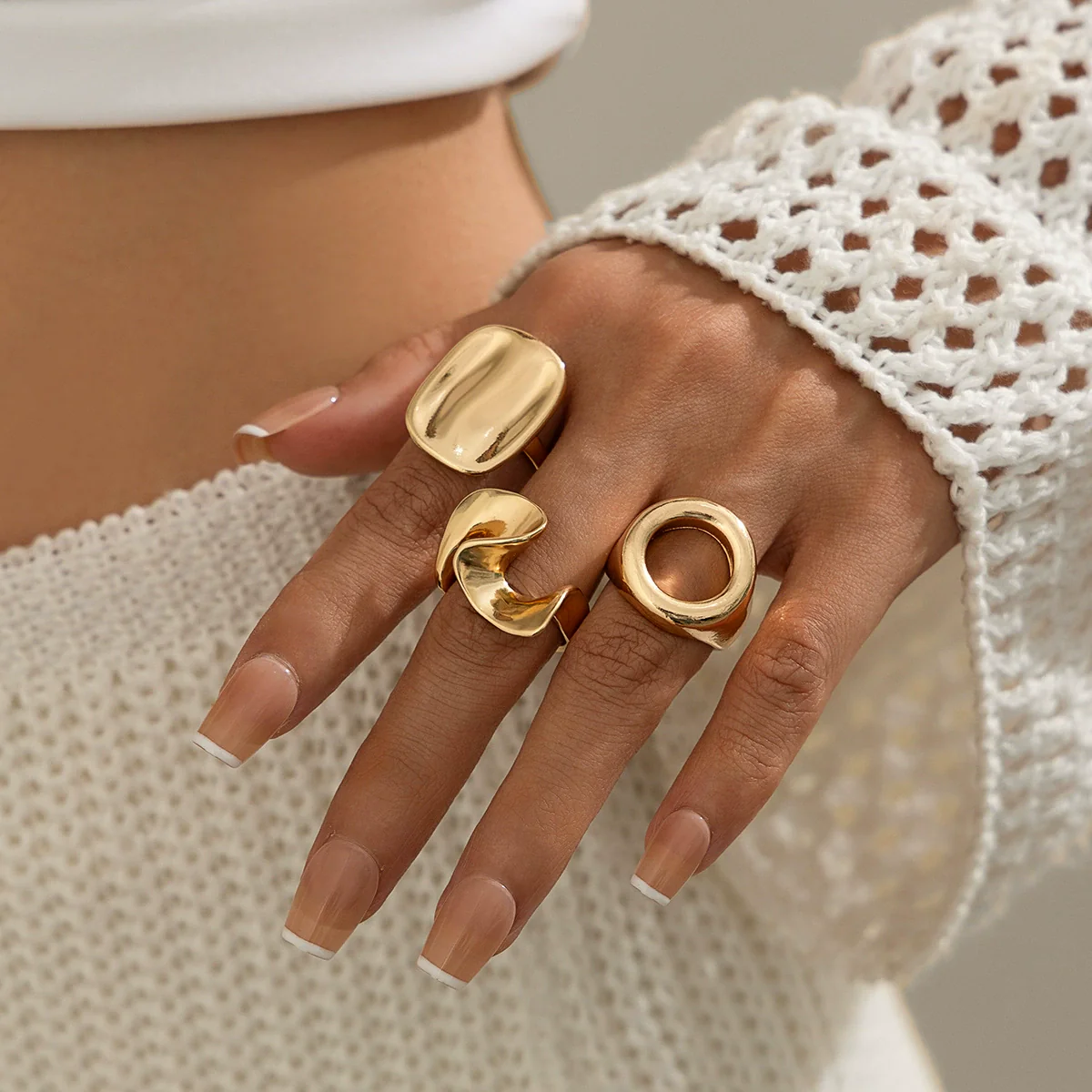 Alloy Geometric Irregular Hollow Square Design Ring For Women With Electroplating - Image 3
