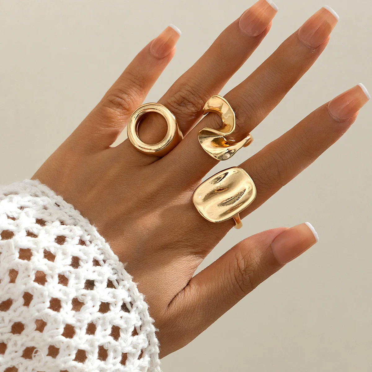 Alloy Geometric Irregular Hollow Square Design Ring For Women With Electroplating - Image 6