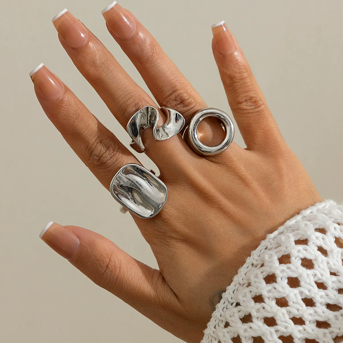 Alloy Geometric Irregular Hollow Square Design Ring For Women With Electroplating - Image 7