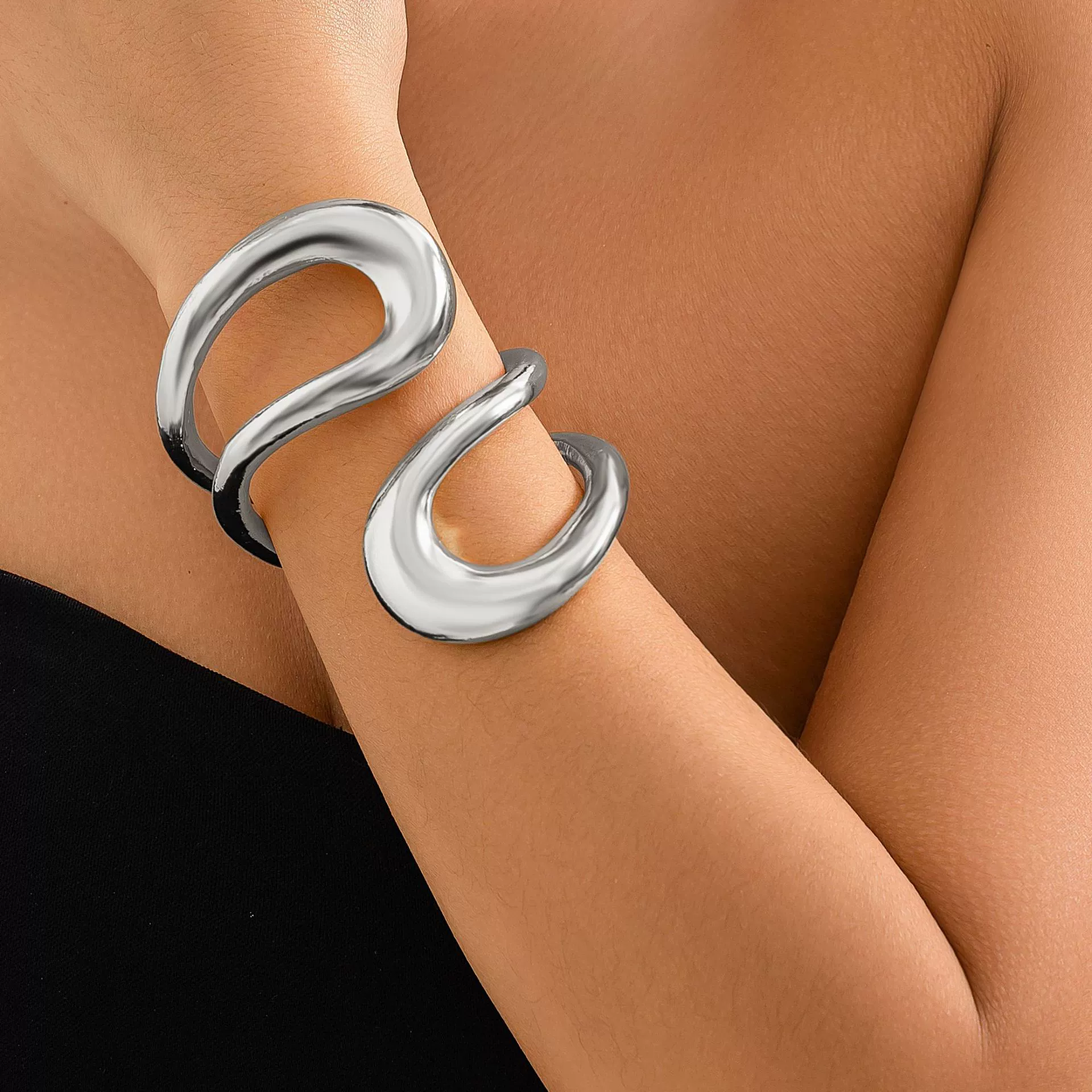 Alloy Geometric Retro Hollow Irregular Spring Collar Choker Necklace For Women - Image 10