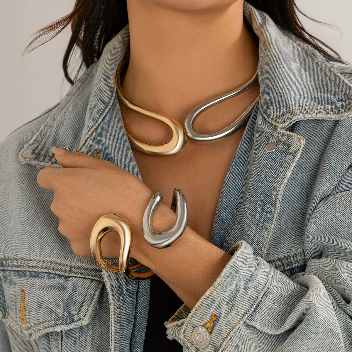 Alloy Geometric Retro Hollow Irregular Spring Collar Choker Necklace For Women - Image 3