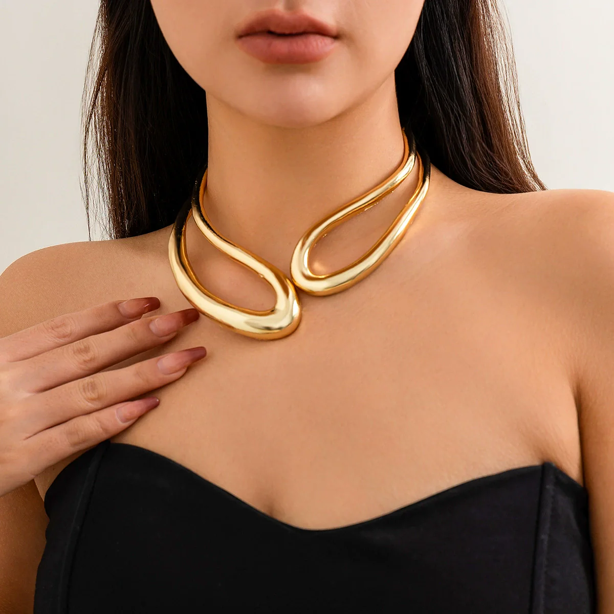 Alloy Geometric Retro Hollow Irregular Spring Collar Choker Necklace For Women - Image 6