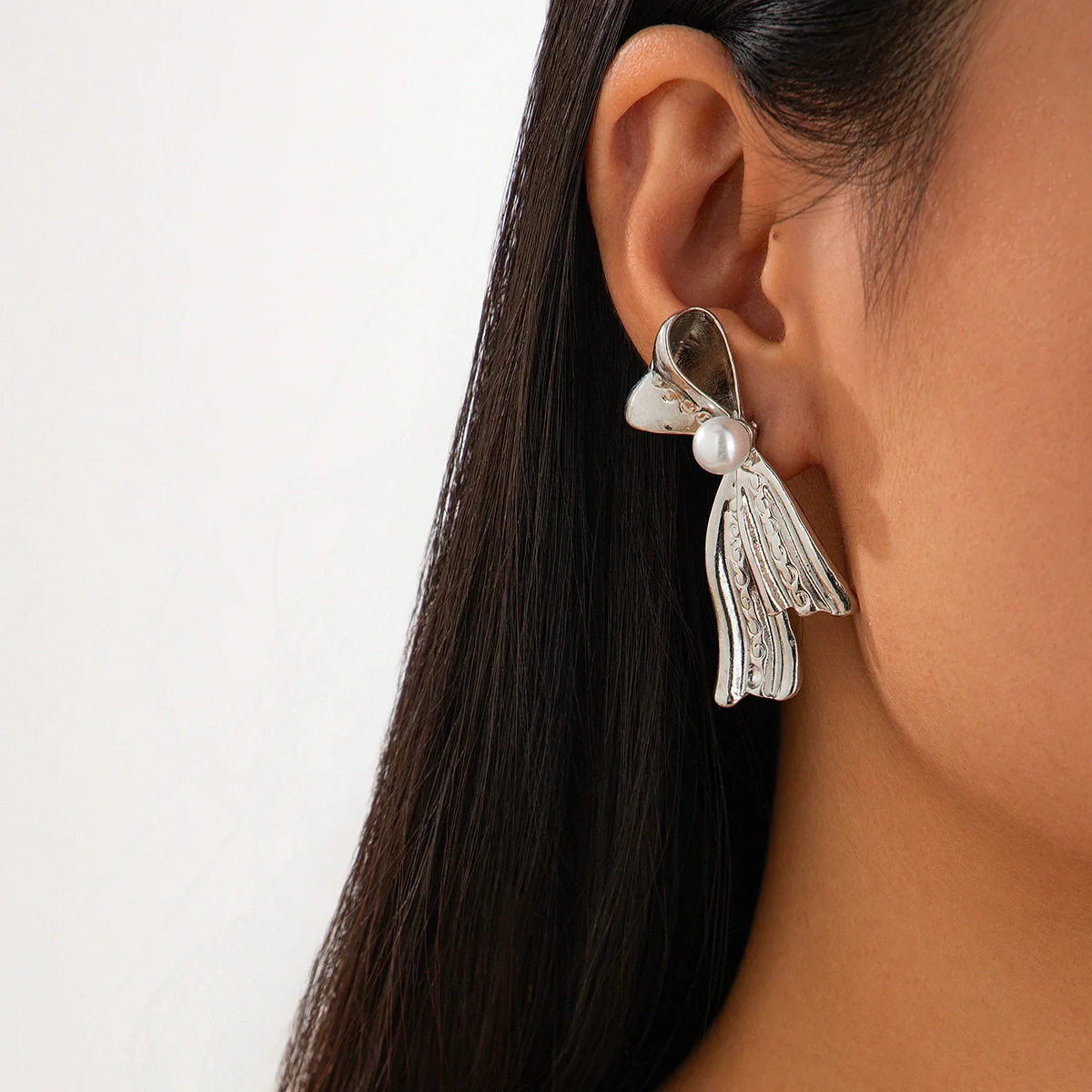 Alloy Half Bow Geometric French Retro Style Electroplated Women's Ear Jewelry - Image 2