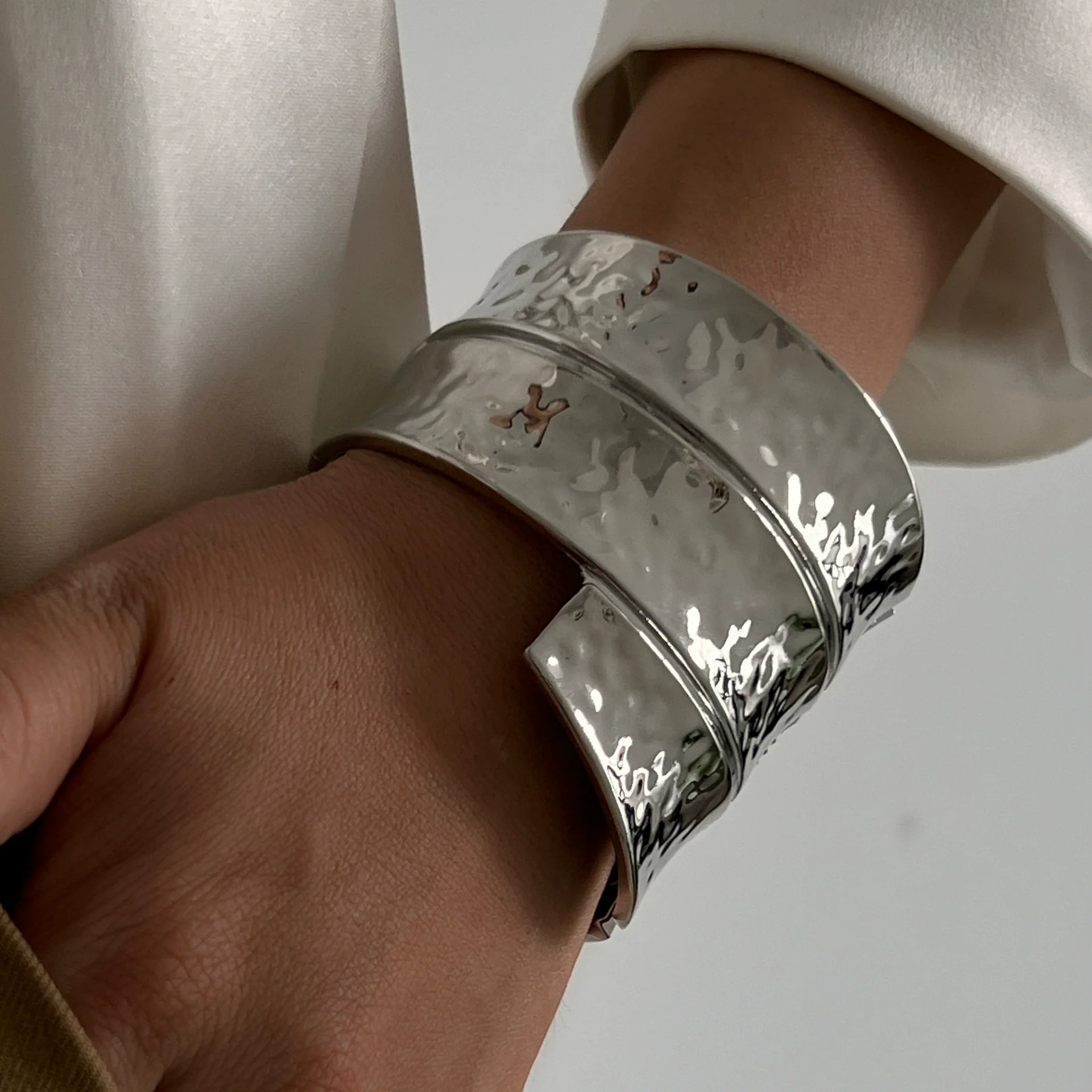 Alloy Hammer Surface Exaggerated Hip Hop Punk Wide Face Electroplated Bracelet - Image 7