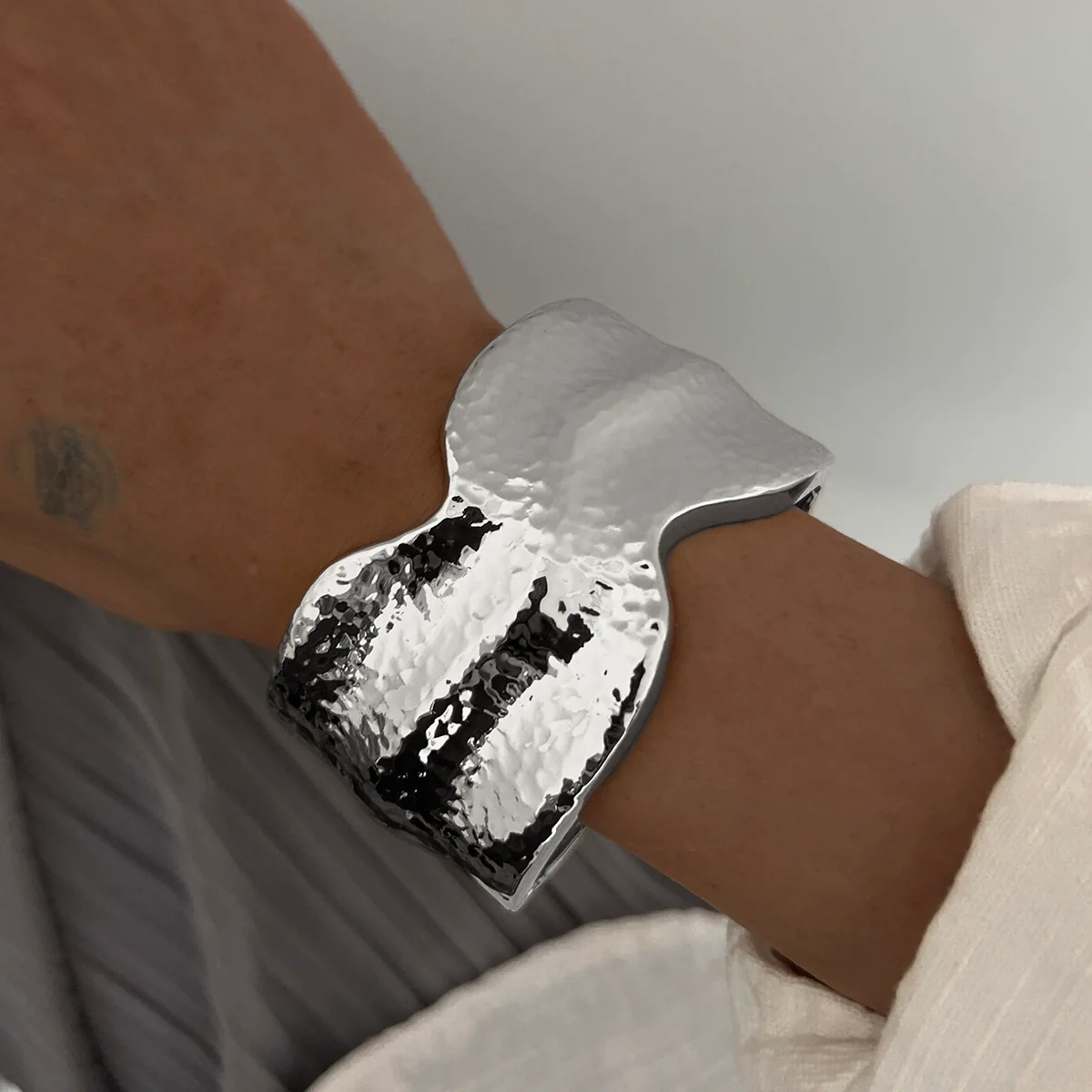 Alloy Hiphop Style Bracelet With Electroplating Treatment - Image 9