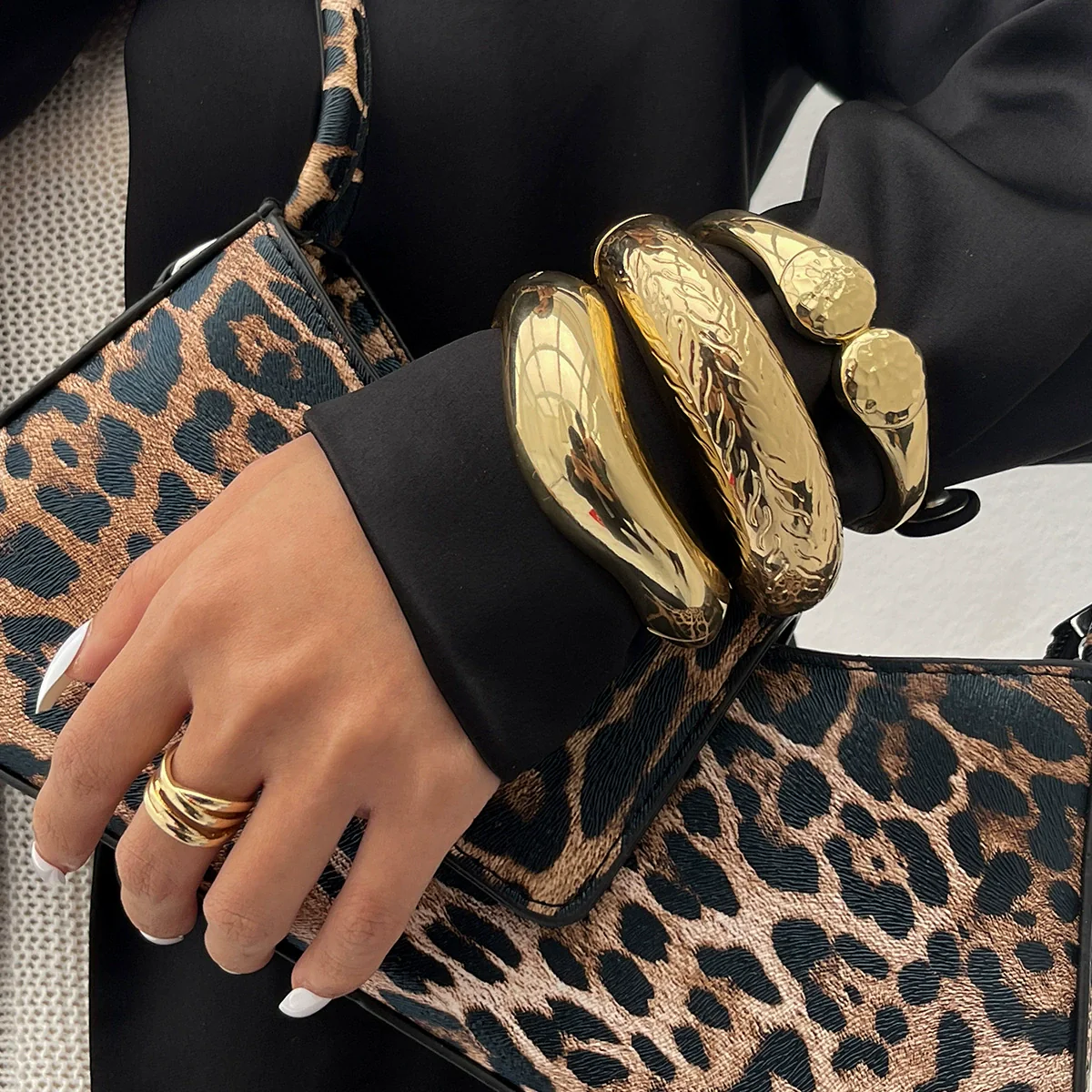 Alloy Irregular Metal Electroplated Smooth Bracelet With Water Ripple Design - Image 3