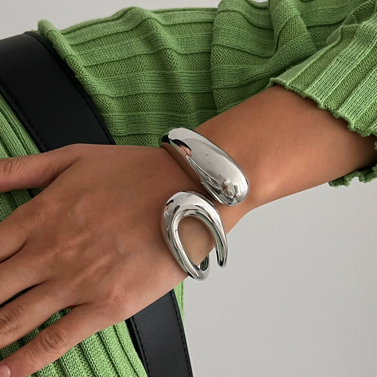 Alloy Personality Simple Irregular Bracelet With Electroplating Treatment - Image 4