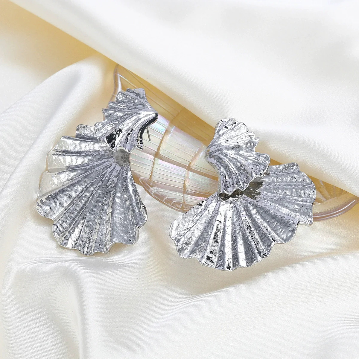 Alloy Women's Geometric Plant Flowers Style Electroplated Earrings - Image 3