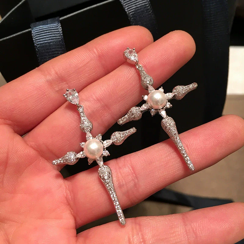 Baroque Geometric Copper Imitation Pearl Women's Cross Earrings - Image 2
