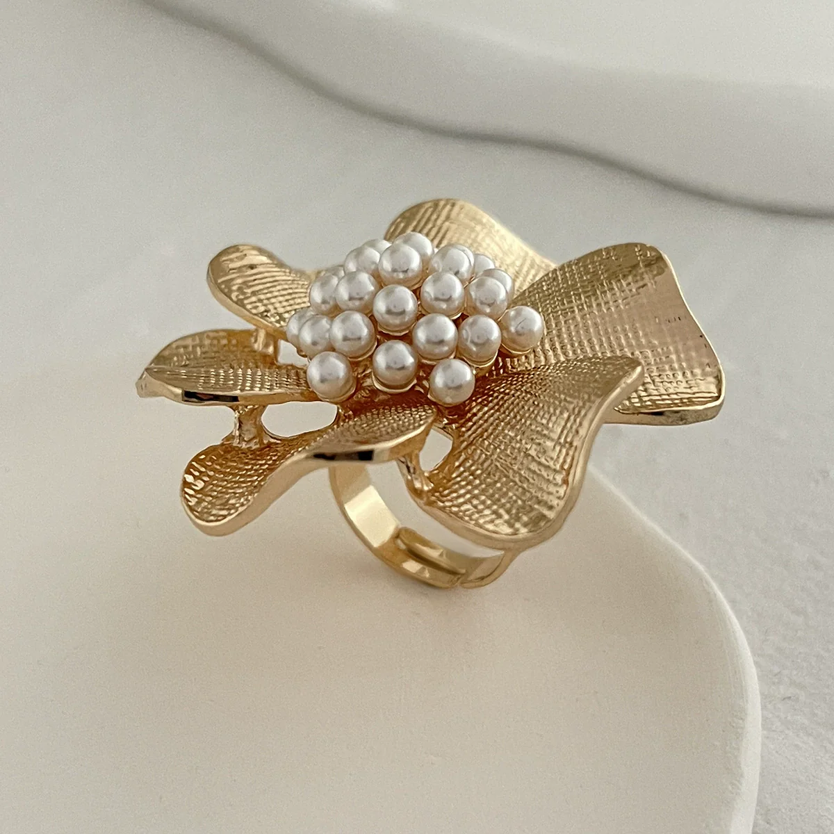 Baroque Style Metal Imitation Pearl Pleated Flower Ring For Women With Electroplating - Image 5