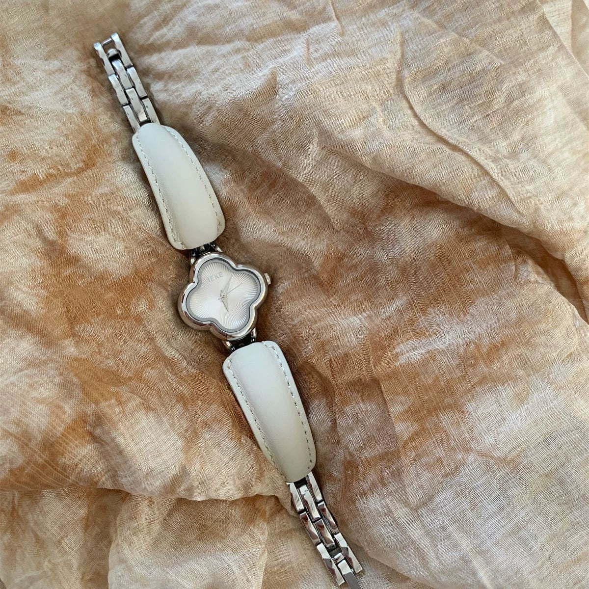 Belt Bracelet Watch Women Medieval Style Alloy Stainless Steel Four Leaf Clover Flower Shape - Image 3