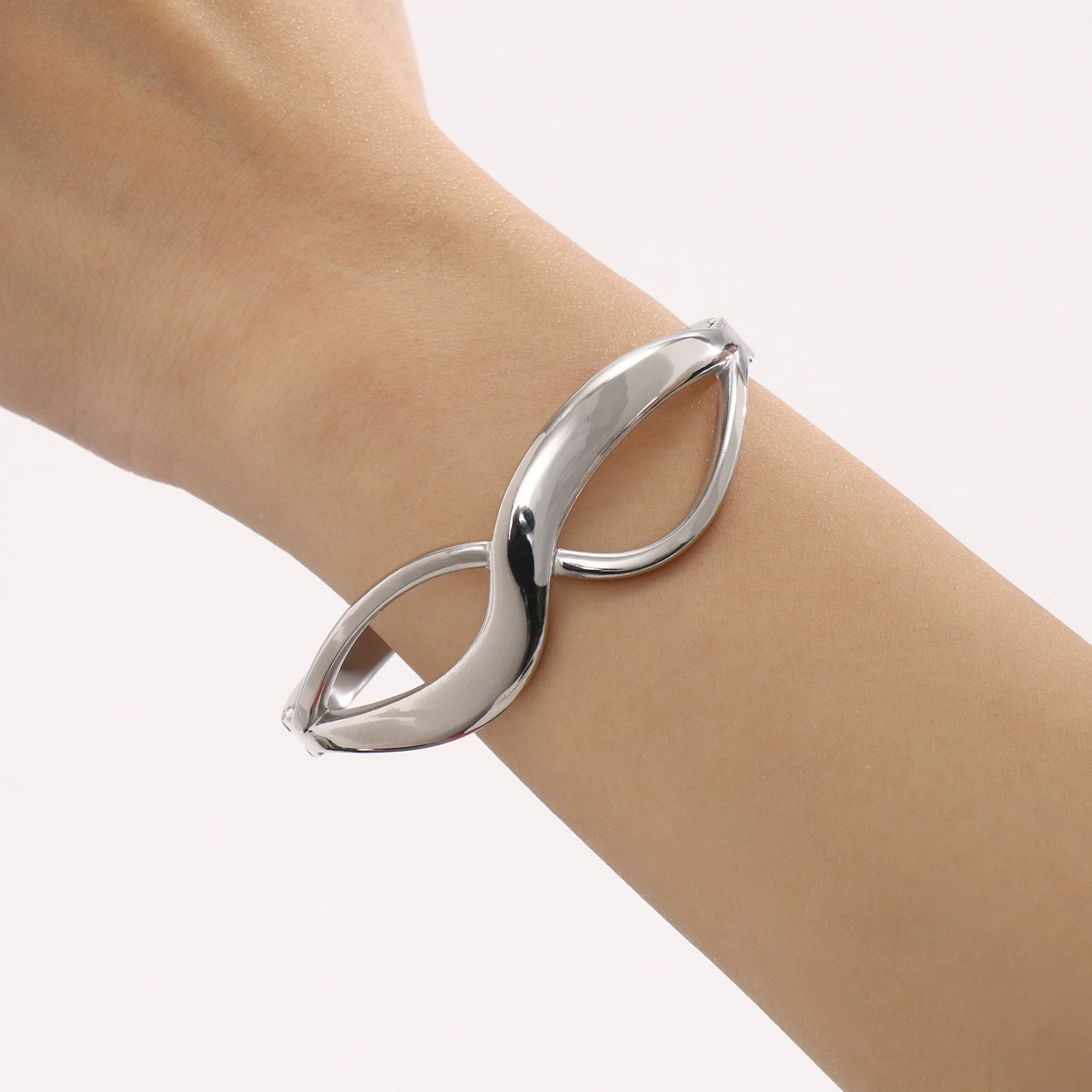 Bracelet Stainless Steel 8Shaped Geometric High Polished Pvd Plated 18K Real Gold Color Retention - Image 2