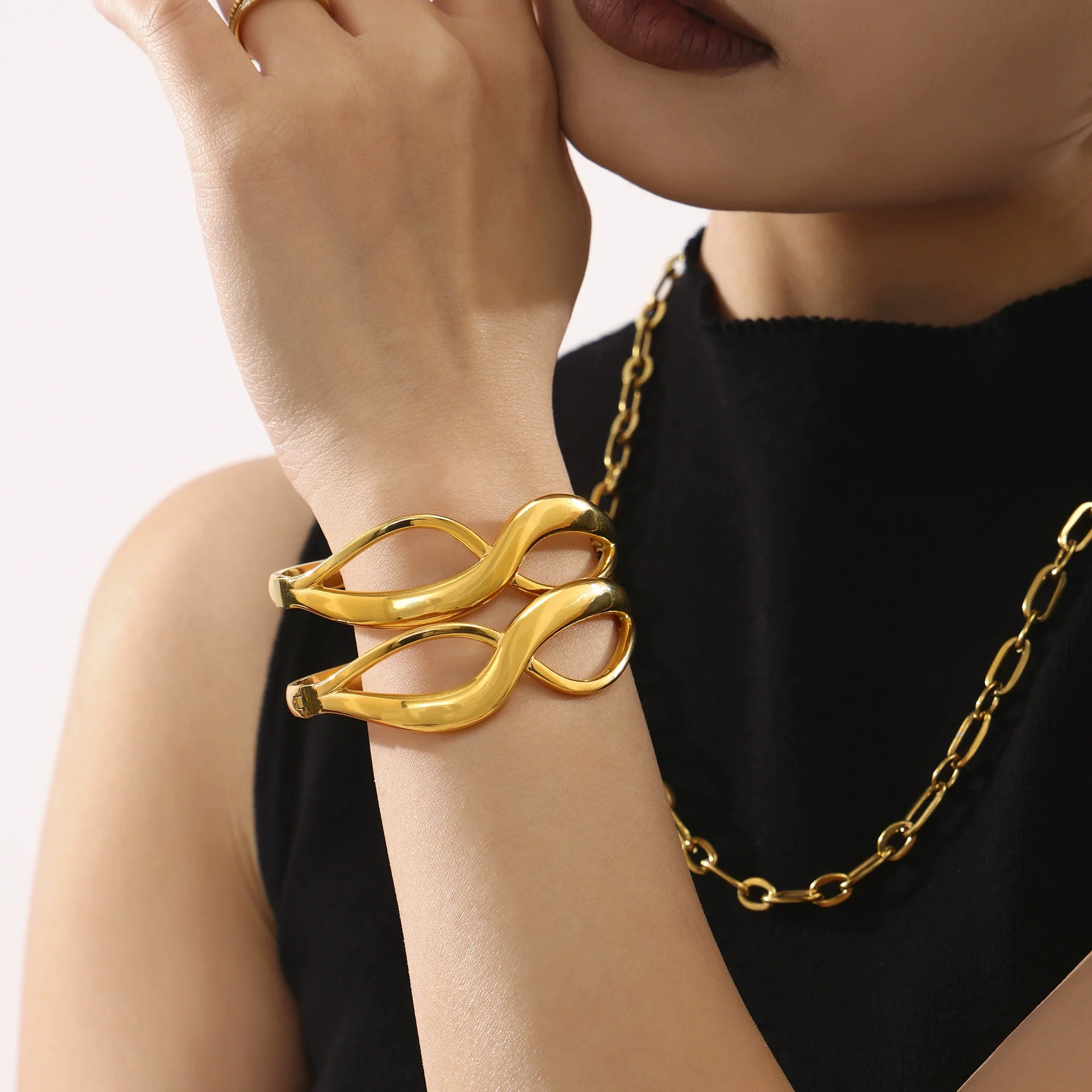 Bracelet Stainless Steel 8Shaped Geometric High Polished Pvd Plated 18K Real Gold Color Retention - Image 3