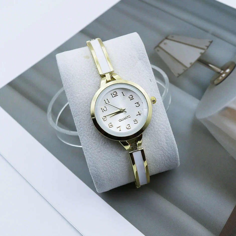 Casual Female Quartz Watch Alloy Strap Round Dial - Image 6
