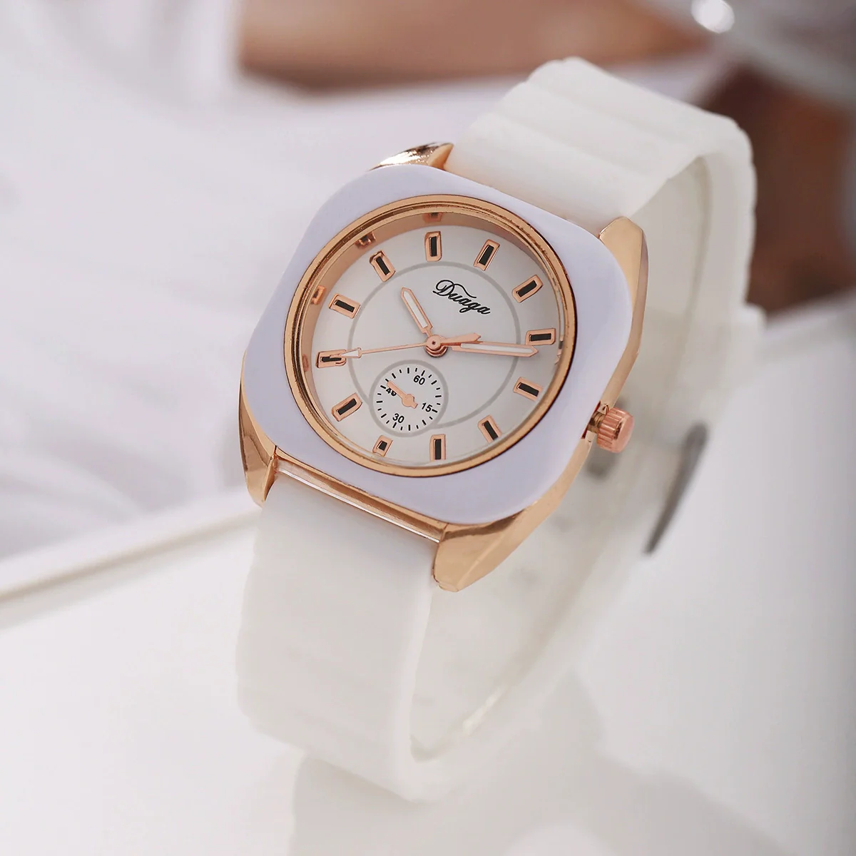 Casual Silicone Alloy Women's Round Watch With Pin Buckle And Ordinary Mirror - Image 6