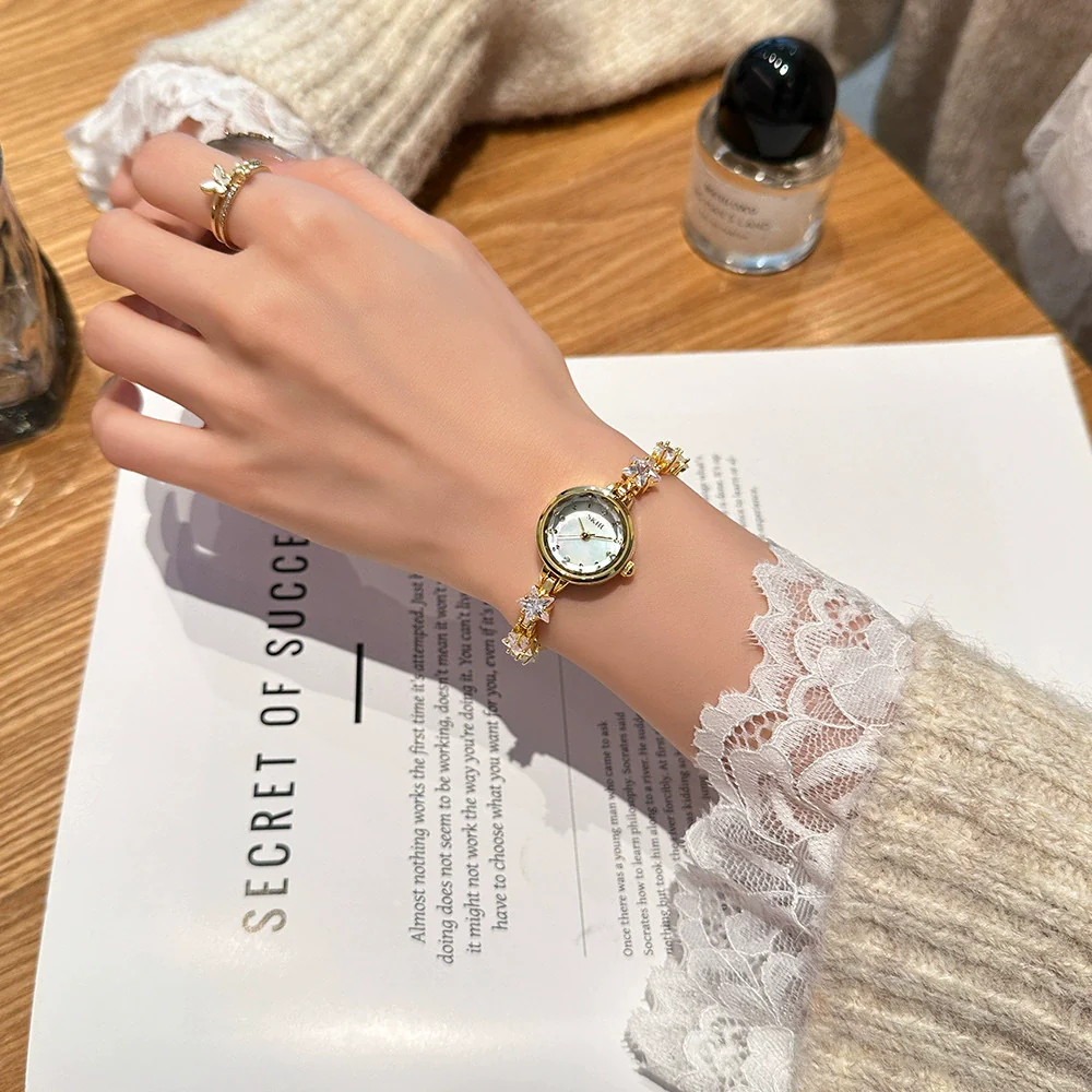 Elegant Crystal Alloy Bracelet Quartz Watch For Women With Round Dial - Image 4