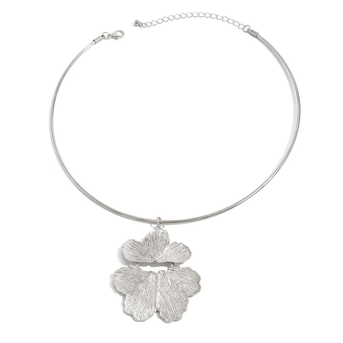 Exaggerated Hammered Metal Flower Geometric Pendant Clavicle Necklace Iron Alloy Material With Electroplating - Image 5