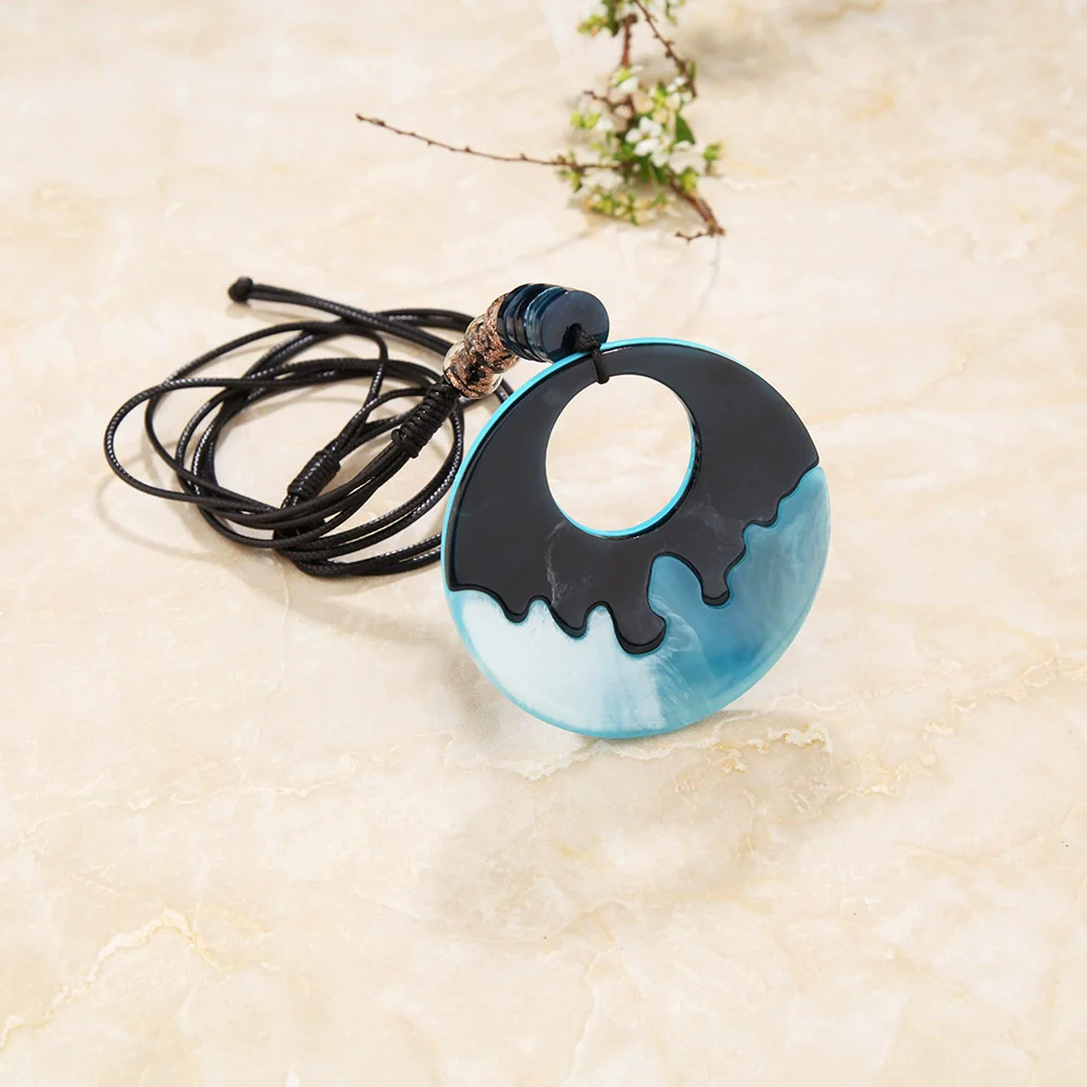 Exaggerated Hollow Acrylic Resin Pendant Necklace With Leather Rope Chain For Women - Image 5