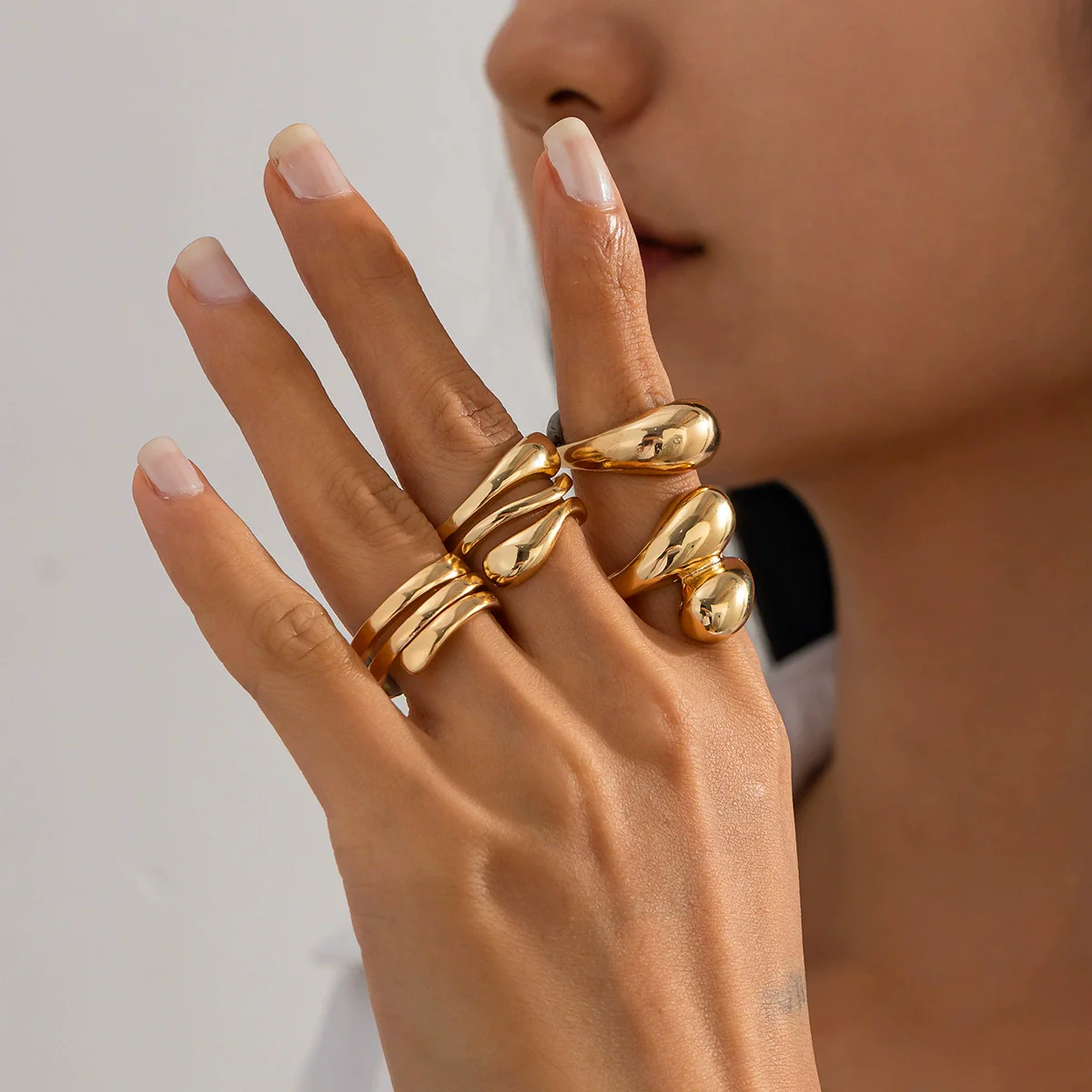 Exaggerated Metal Geometric Irregular Cutout Bracelet For Women With Electroplating - Image 11