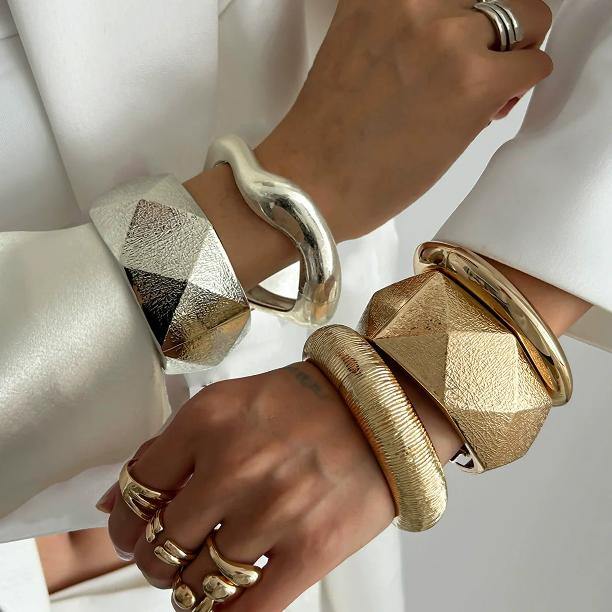 Exaggerated Metal Geometric Irregular Cutout Bracelet For Women With Electroplating - Image 2