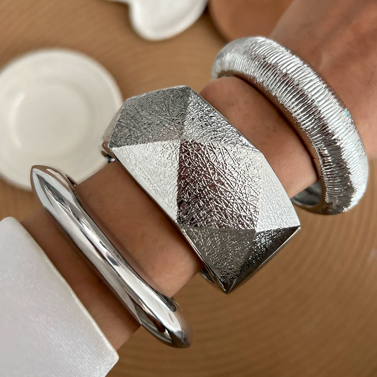 Exaggerated Metal Geometric Irregular Cutout Bracelet For Women With Electroplating - Image 3