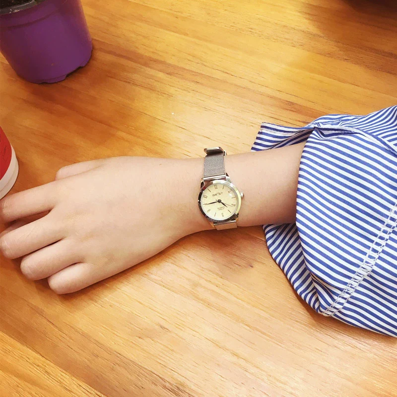 Fashion Couple Alloy Round Dial Quartz Bracelet Watch - Image 3