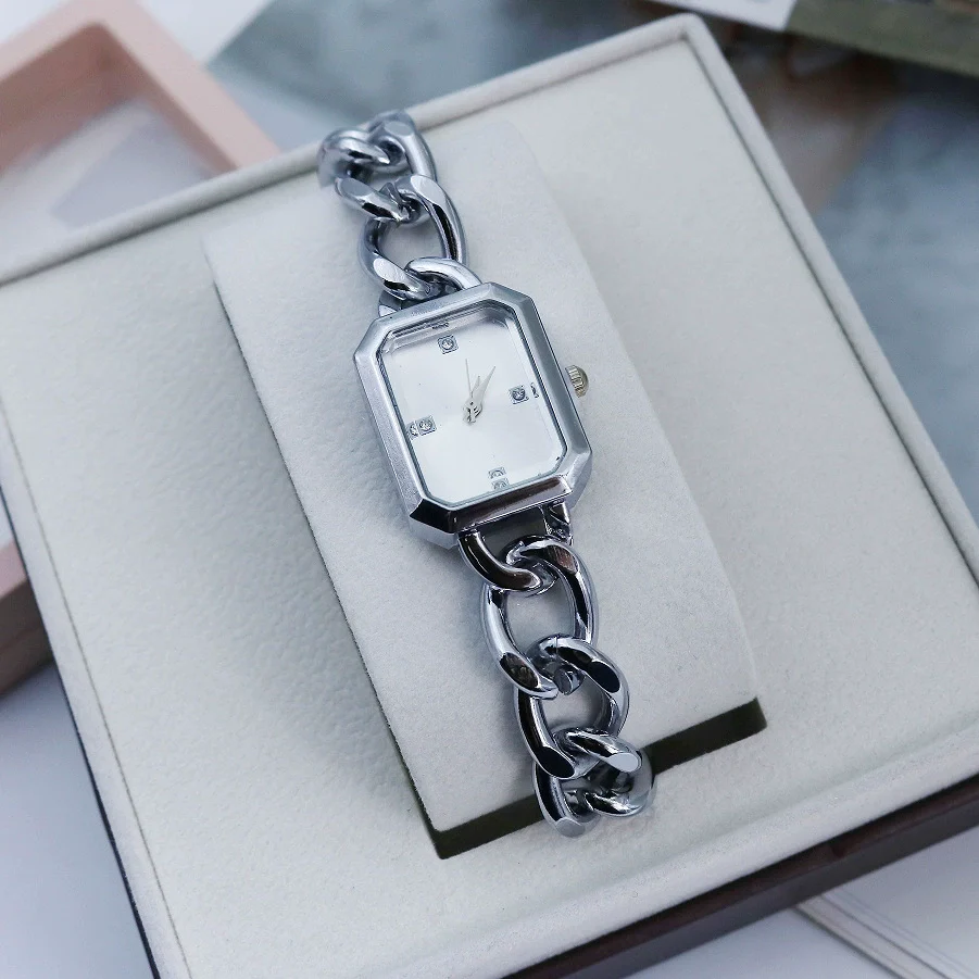Fashion Diamondencrusted Square Twist Women's Alloy Watch - Image 3