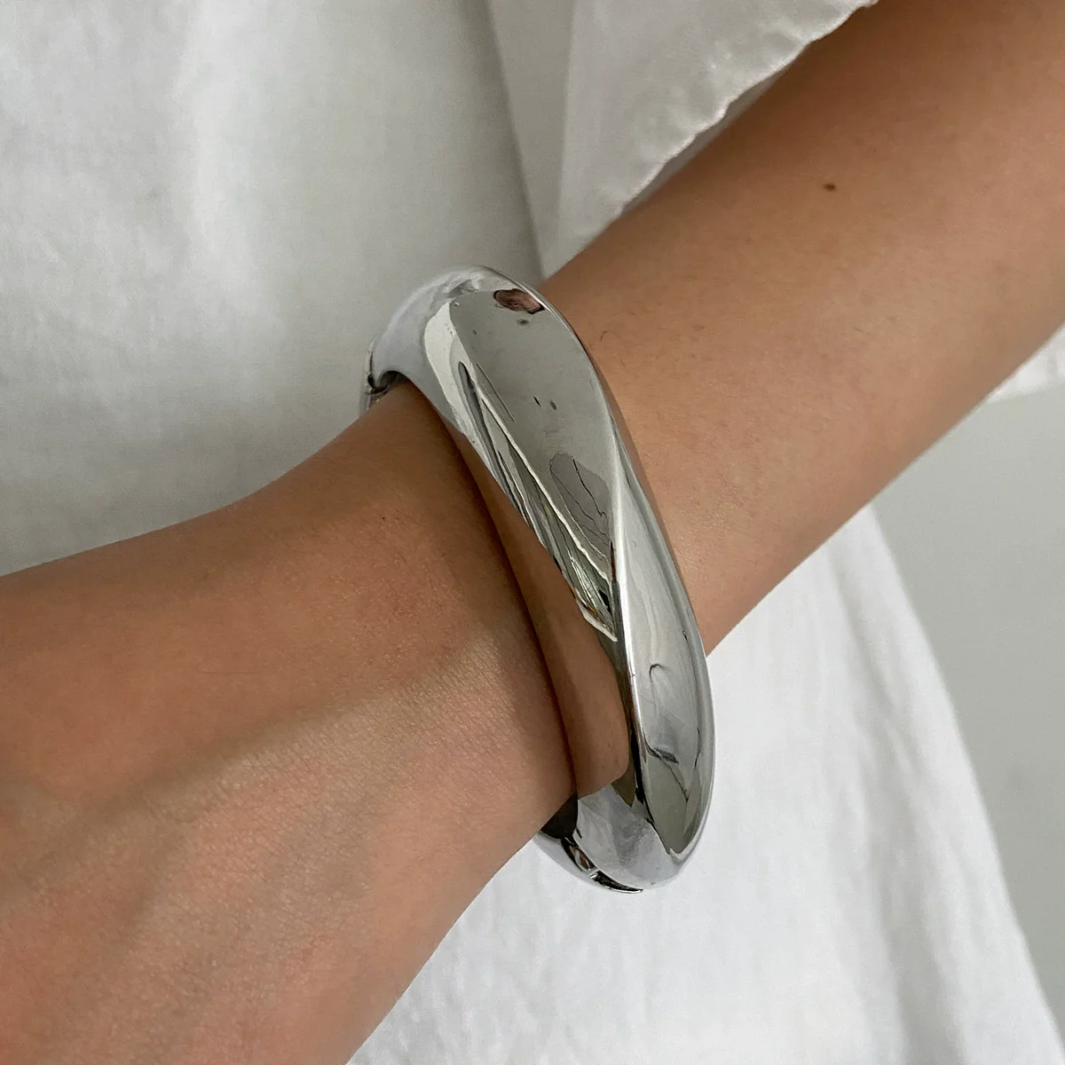 Fashion Exaggerated Asymmetrical Resin Bracelet Dopamine Colorful Polish Ladies Jewelry - Image 2