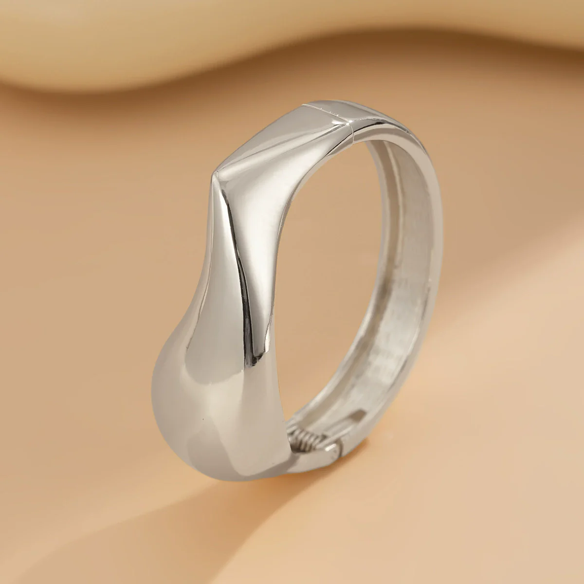 Fashion Irregular Liquid Metal Pleated Bracelet Electroplating Highend - Image 8