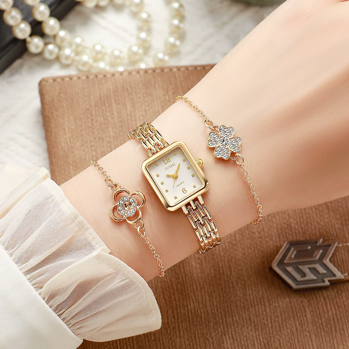 Fashion Square Ins Diamond Women's Watch And Four Leaf Clover Flower Bracelet Set Alloy Material