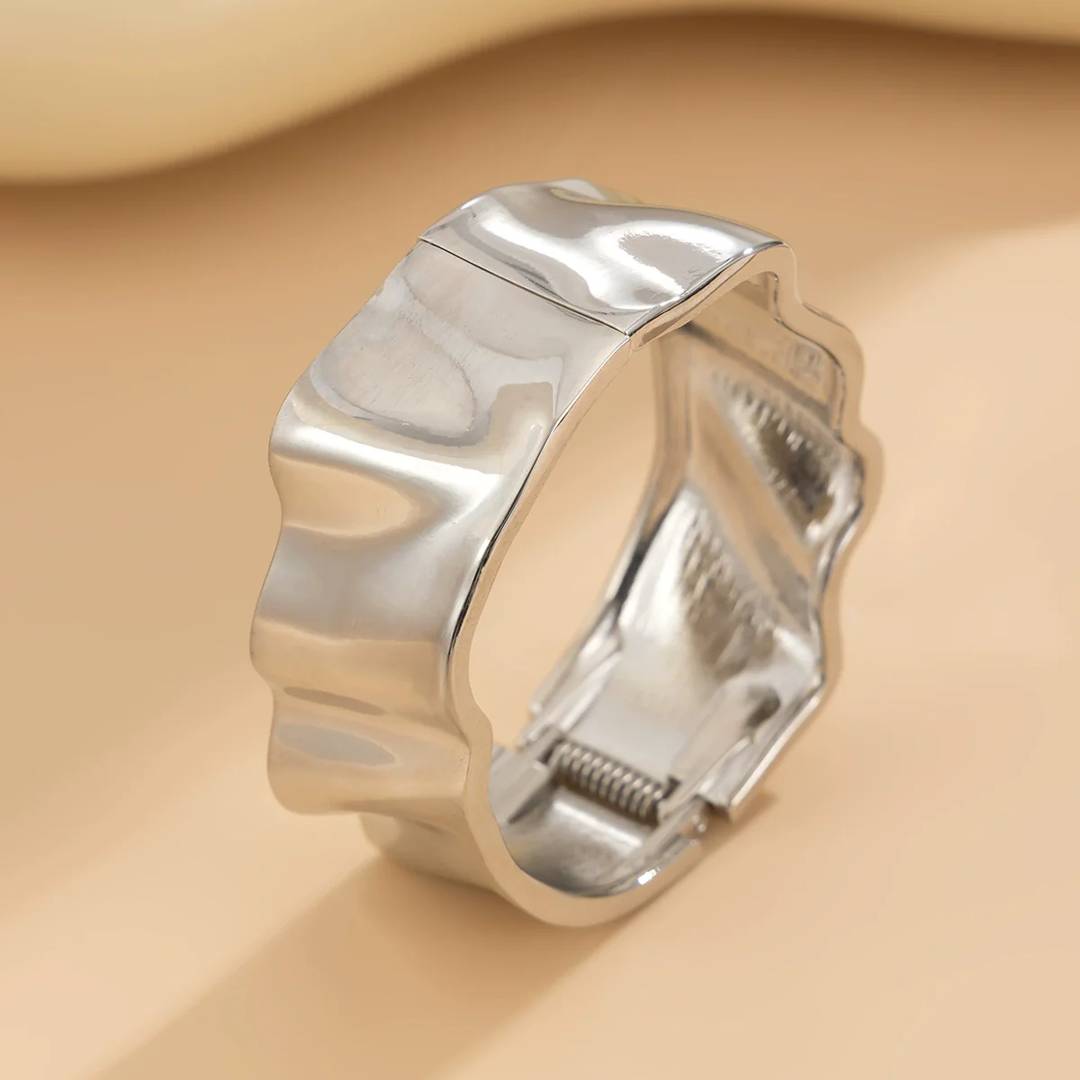 Fashion Textured Metal Pleated Glossy Ins Style Crystal Chain Finger Bracelet For Women With Electroplating - Image 7