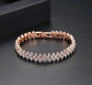 Fashionable Women's Diamondencrusted Quartz Bracelet Watch With Starry Sky Design Alloy Case Rose Gold Buckle And Round Dial - Image 16