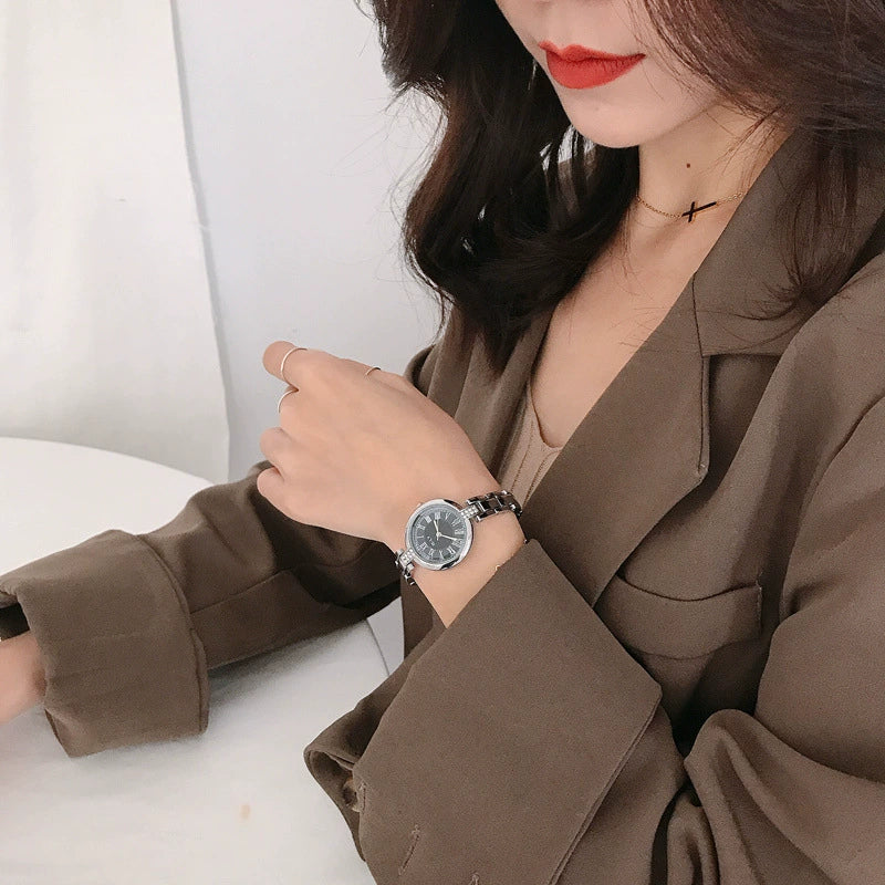 Female Fashion Retro Artistic Alloy And Stainless Steel Bracelet Watch With Round Dial - Image 4