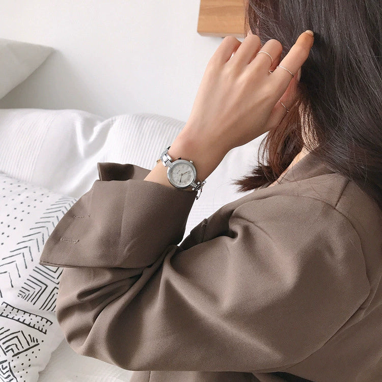 Female Fashion Retro Artistic Alloy And Stainless Steel Bracelet Watch With Round Dial - Image 5